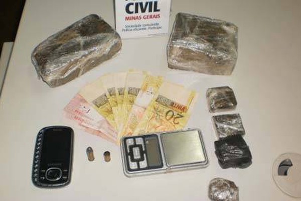 PC apreende quase um quilo de maconha com uma garota de 16 anos