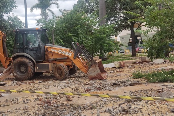 Com expectativa de término em dois meses, Sicoob Credicopa inicia obras na Praça dos Boiadeiros