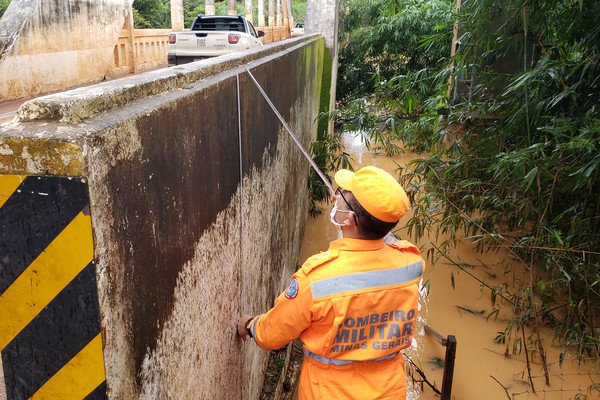 Rio Paranaíba sobe em velocidade impressionante e Ponte do Arco volta a ser interditada