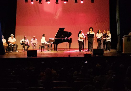 Semana da Consciência Negra é aberta em Patos de Minas com show e exposição no Teatro Municipal