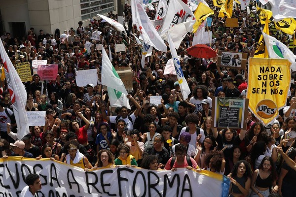 Entidades ligadas à educação aprovam suspensão do novo ensino médio