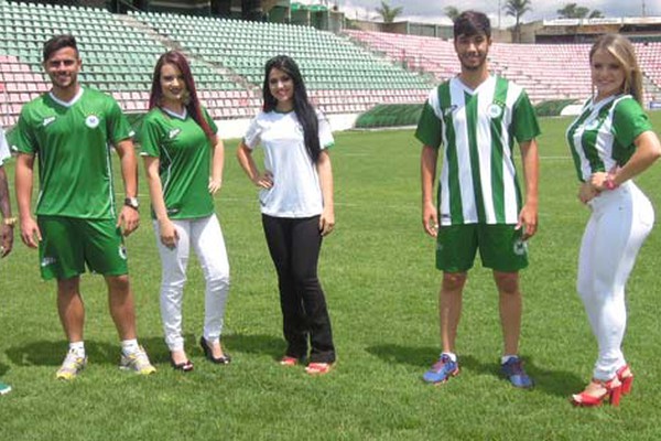 Diretoria do Mamoré apresenta uniformes que serão usados no Campeonato Mineiro de 2015