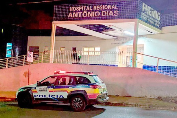Jovem é baleado na praça da igreja do Bairro Nossa Senhora de Fátima; atiradores estão sendo procurados