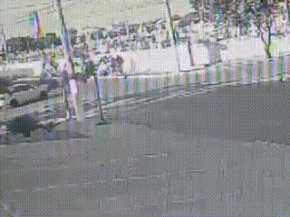 Condutora avança parada obrigatória e atinge outra motoneta, no bairro Santo Antônio; veja vídeo
